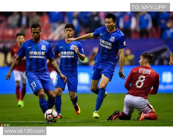 米兰与里昂激情对决中国赛场球迷热情高涨期待精彩瞬间